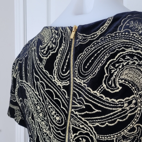 Calvin Klein Black Velvet and Gold Paisley Embroidered Dress Gold Zip 8 NWT - Picture 8 of 16